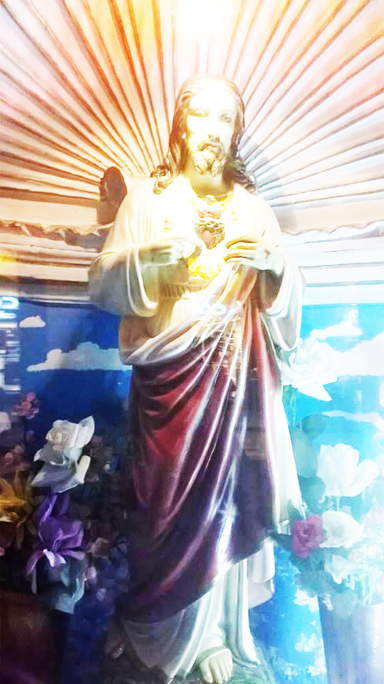 foto illuminata per vedere il volto dell'Angelo