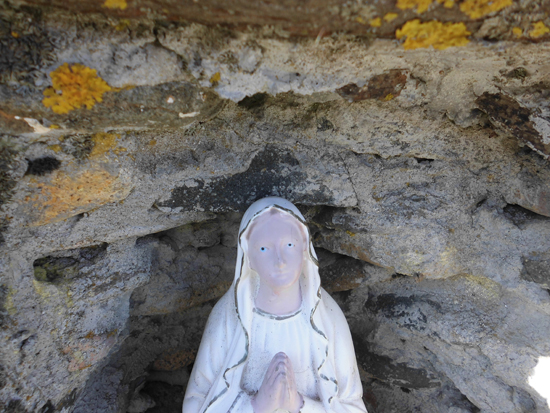 Il volto della Madonna di Desulo compare sulla roccia
