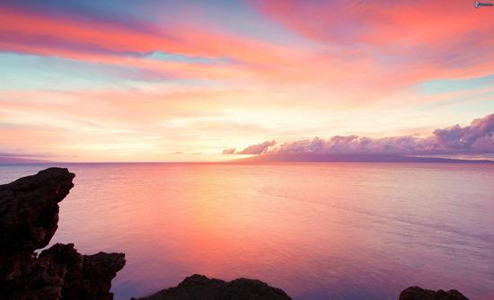 splendido tramonto rosa sul mare