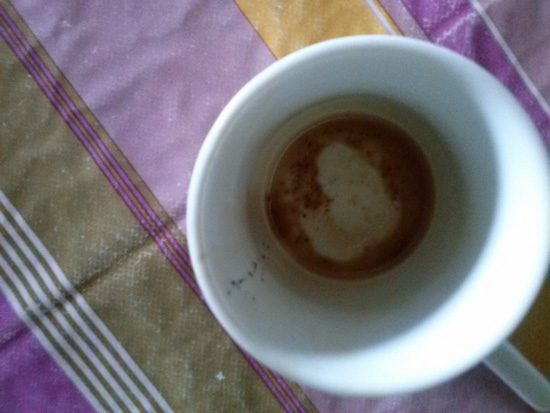 si forma un cuoricino nella tazza del caffè