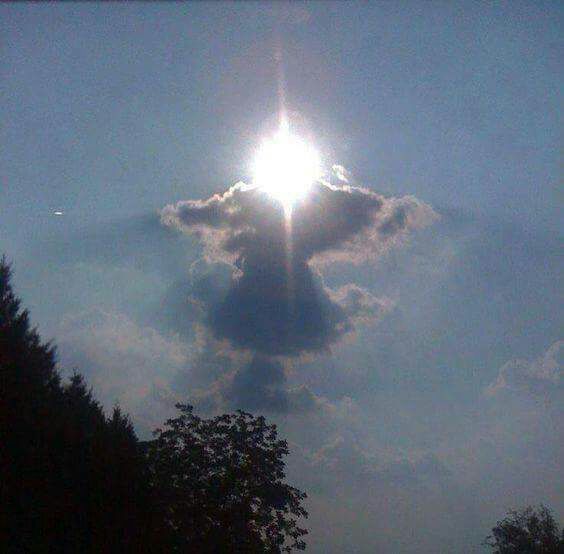nuvola rappresentante un Angelo con ali aperte