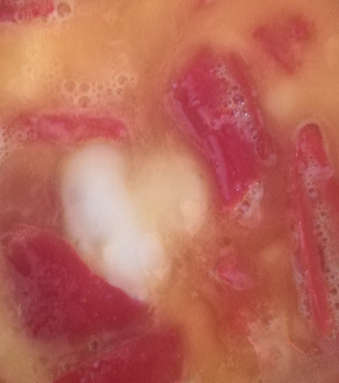 un cuore che si è formato nella frittata coi peperoni