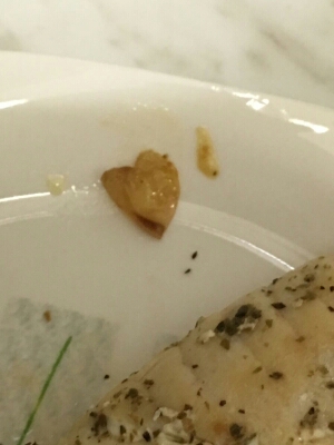 un cuore nocciola nel piatto