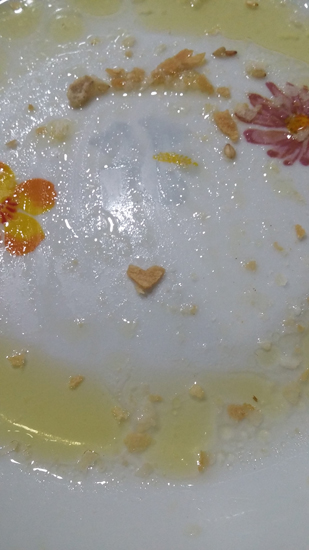 molliche di pane a forma di cuore nel piatto